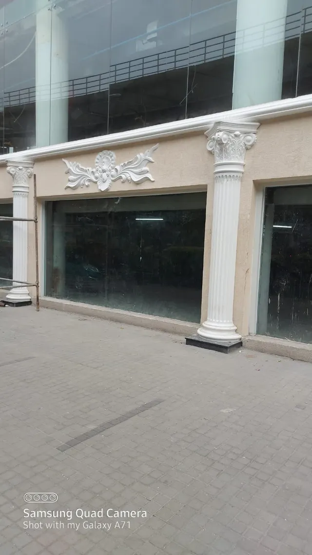 Column, capital and cornice band at the corner, 1 MG Lido Mall