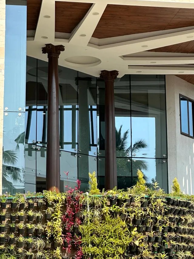 Columns and capitals at the entrance, Aayakar Bhavan, Kochi