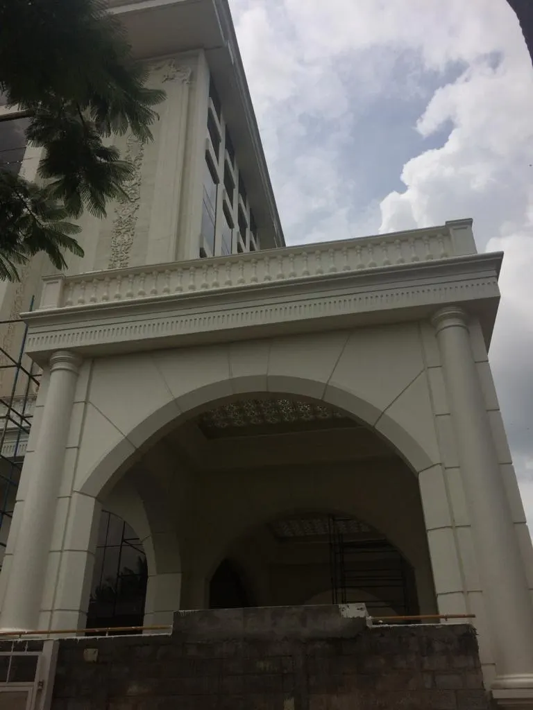 The arched entrance portico, Courtyard by Marriott, Bengaluru
