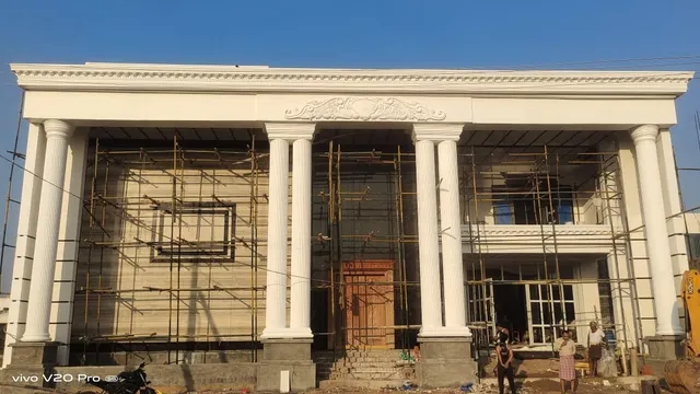 Paired columns and the dentil cornice, during installation, Dharmavaram Saree Manufacturer Office, Dharmavaram