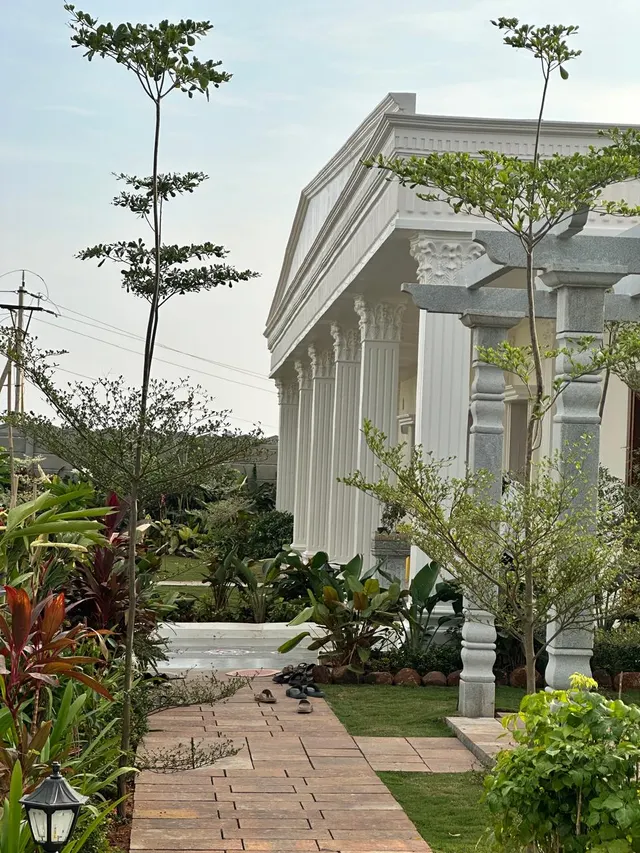 Columns at the front, TDP Office